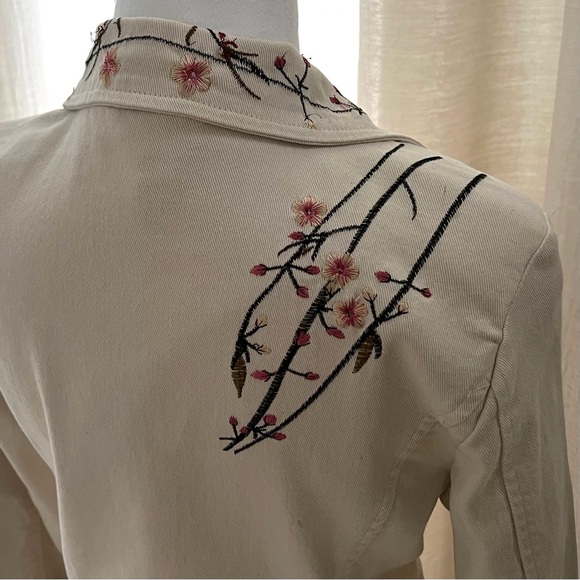WE Embroidered Cream Floral Women's Coat - Picture 5 of 11